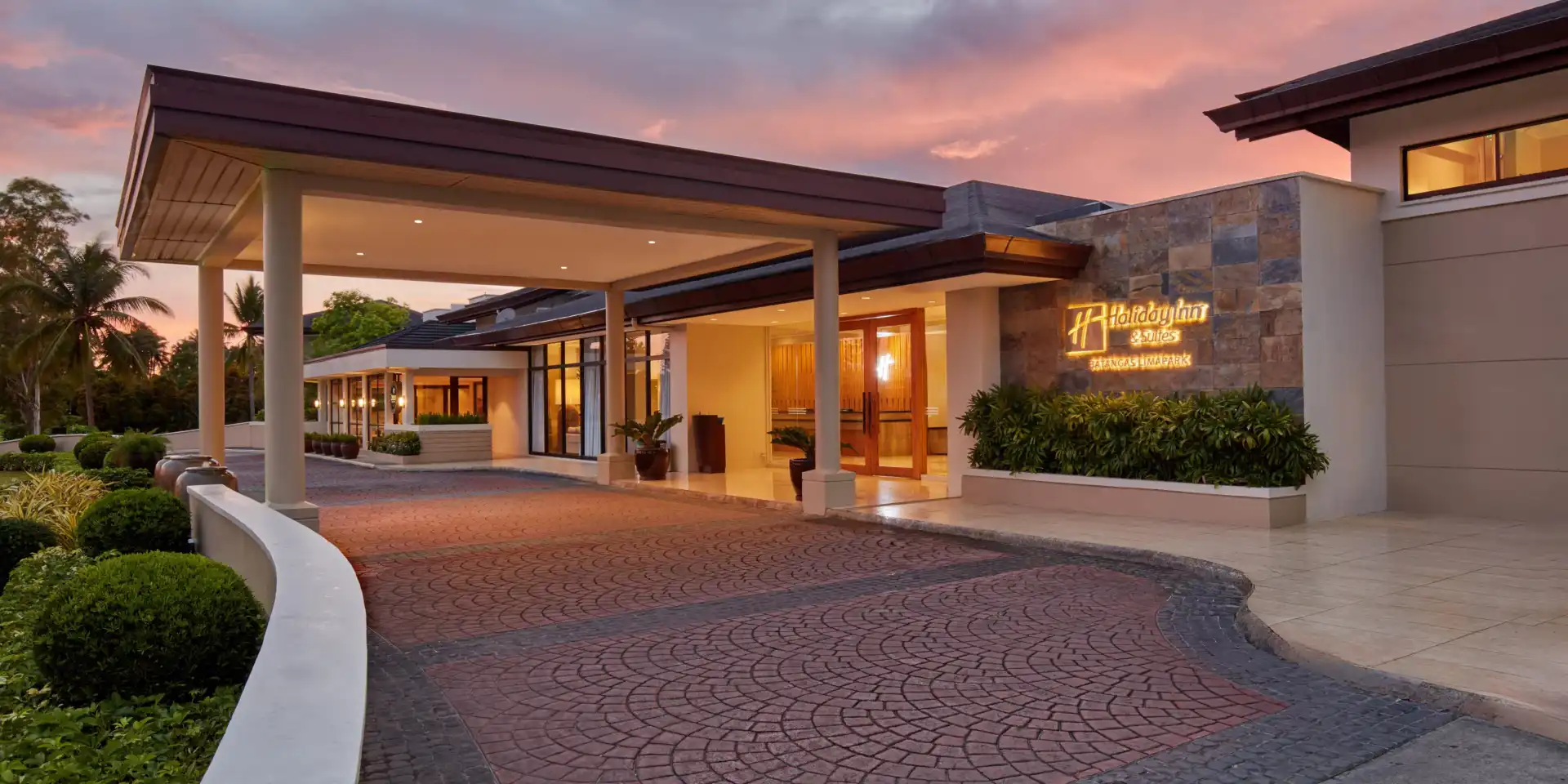 holiday-inn-suites-batangas-limapark-by-ihg