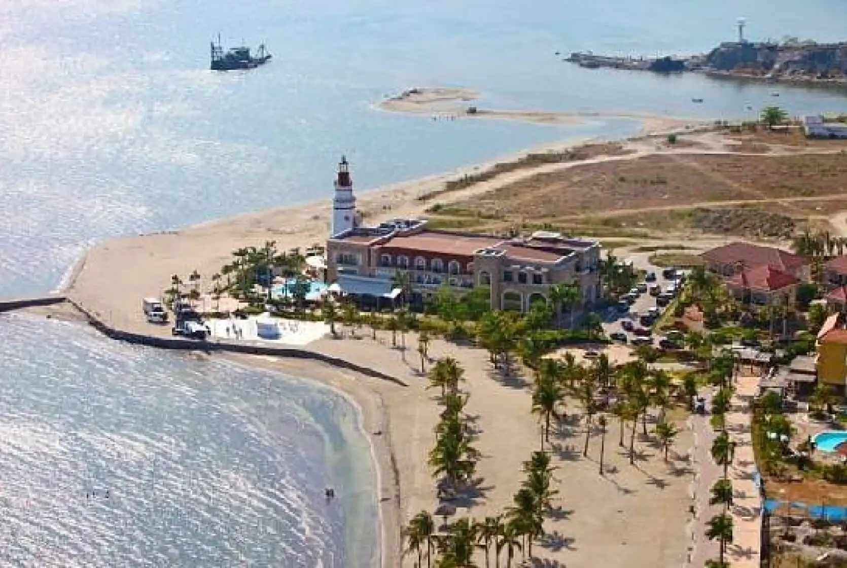 the-lighthouse-marina-resort (1)